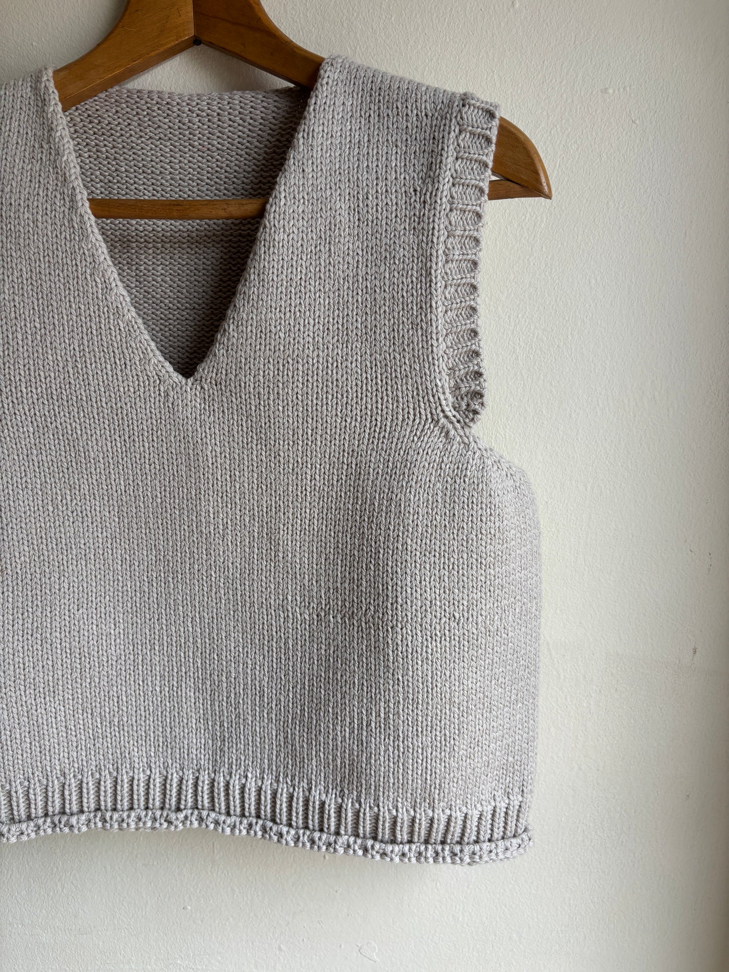 ORGANIC COTTON + MERINO V NECK VEST IN OAT