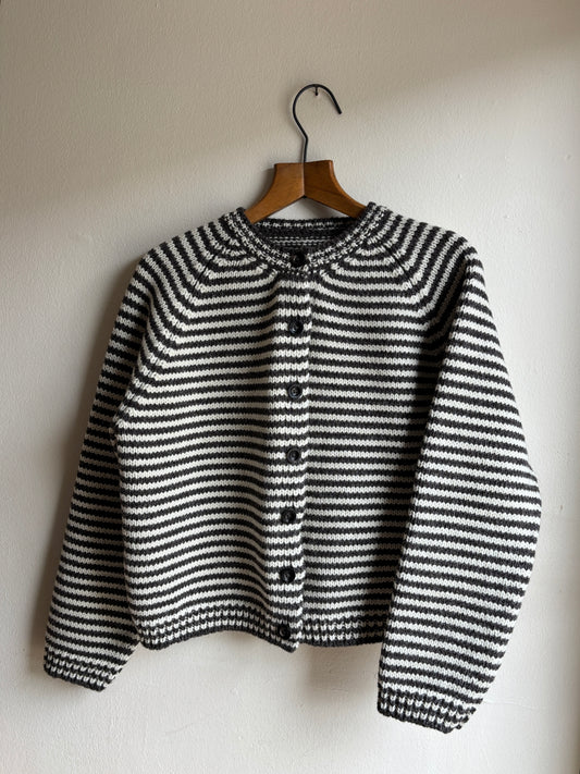 UNDYED BRITISH WOOL STRIPED RAGLAN CARDIGAN HUMBUG