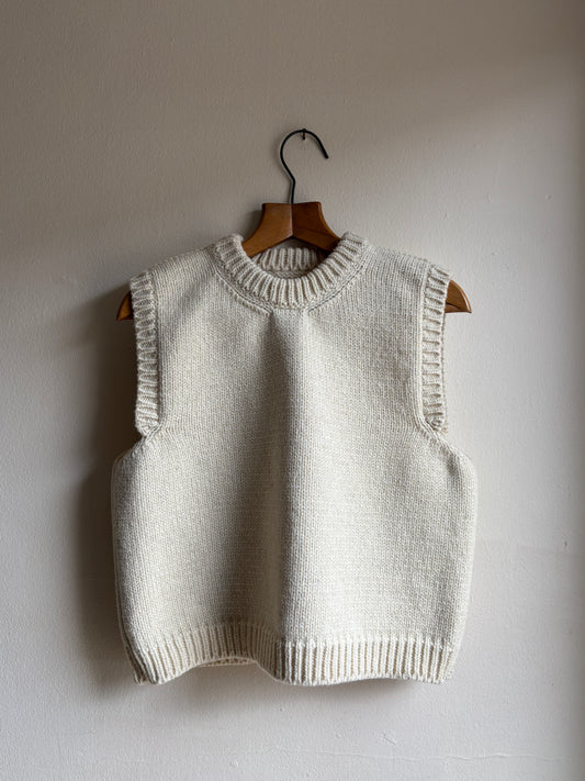 UNDYED BRITISH WOOL CREW NECK VEST