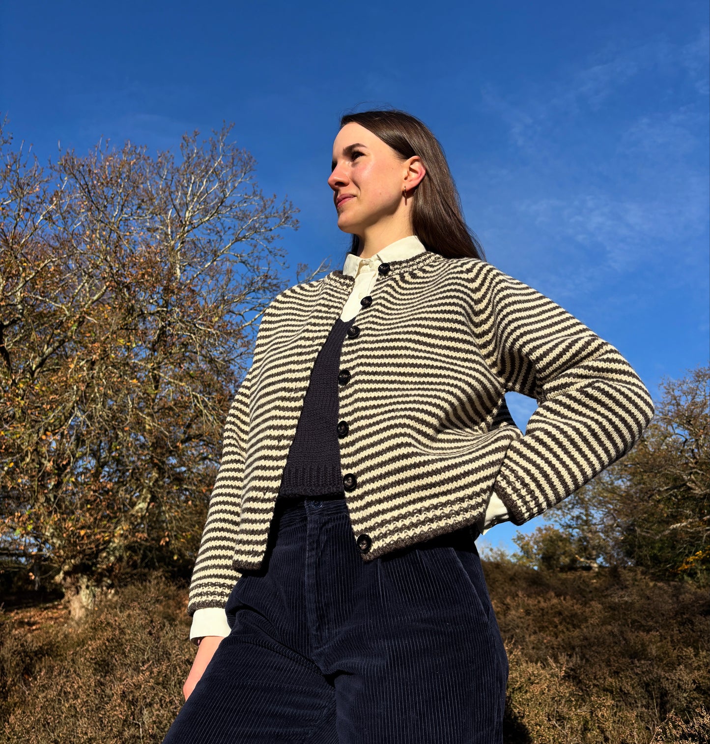 UNDYED BRITISH WOOL STRIPED RAGLAN CARDIGAN HUMBUG