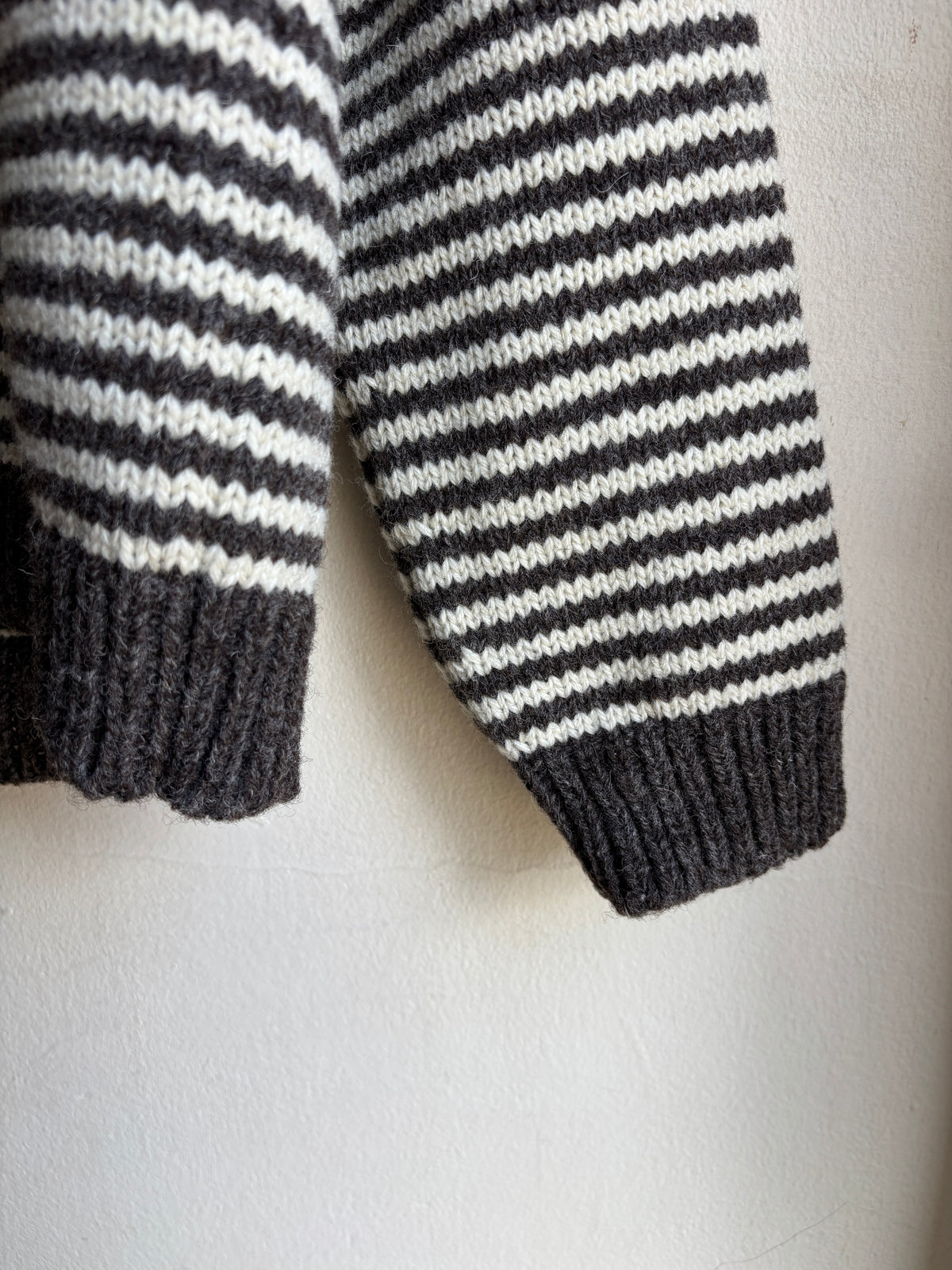 UNDYED BRITISH WOOL HUMBUG STRIPE CREW NECK JUMPER