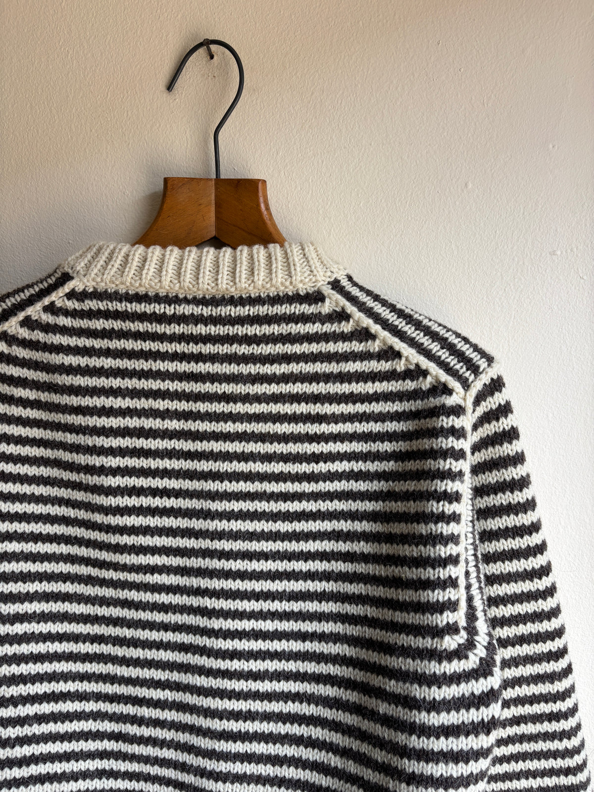 UNDYED BRITISH WOOL HUMBUG STRIPE CREW NECK JUMPER